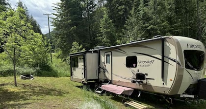 Large + comfortable 2018 Trailer near Kootenay Lake