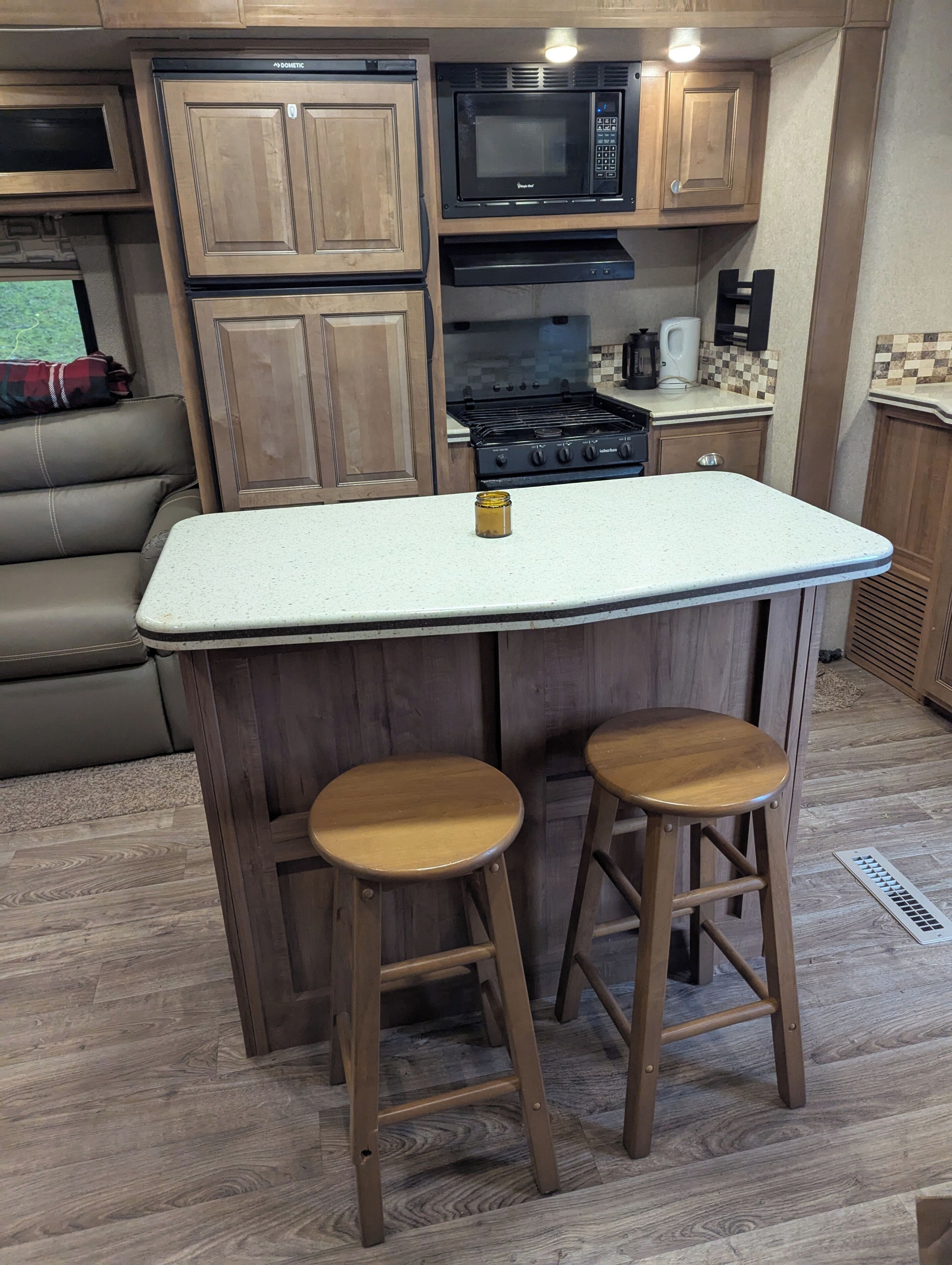 Frigorifero, microonde, forno, piano cottura