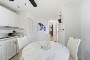 Dining - Guesthouse by the Beach (Fort Pierce)