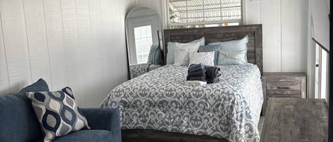 1 slaapkamer, een strijkplank/strijkijzer, gratis wifi, beddengoed