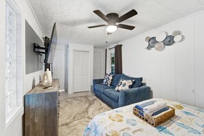 1 bedroom, iron/ironing board, free WiFi, bed sheets - Guesthouse by the Beach (Fort Pierce)