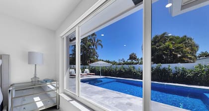 BY THE SEA VACATION VILLAS 5 STAR ATLANTIS 3/3.5 PRIVATE POOL STEPS TO BEACH
