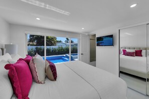 3 bedrooms, iron/ironing board, travel crib, free WiFi