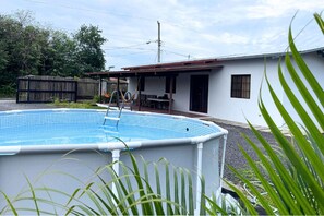 Bañera de hidromasaje al aire libre