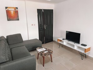 Living area - Wonderful 1BR in Labone (Accra)