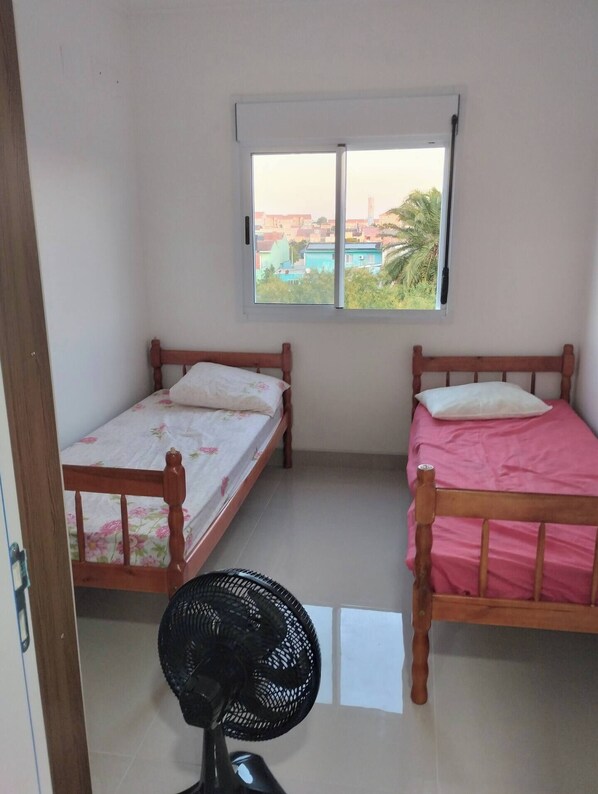 2 bedrooms, iron/ironing board, WiFi
