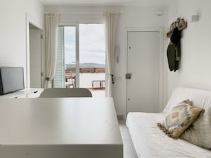 TV - White Home, terrace with views, close to the beach (Sant Feliu De Guixols)