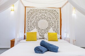 7 bedrooms, WiFi, bed sheets