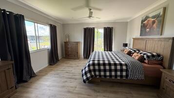 4 bedrooms, iron/ironing board, travel cot, Internet
