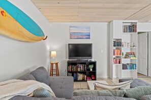 TV - 5-Min Walk to Beach, Pet Friendly & Fire Pit (St. Augustine)