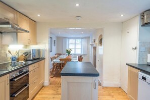 Réfrigérateur, micro-ondes, four, lave-vaisselle