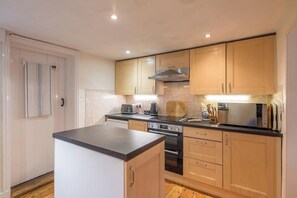 Réfrigérateur, micro-ondes, four, lave-vaisselle