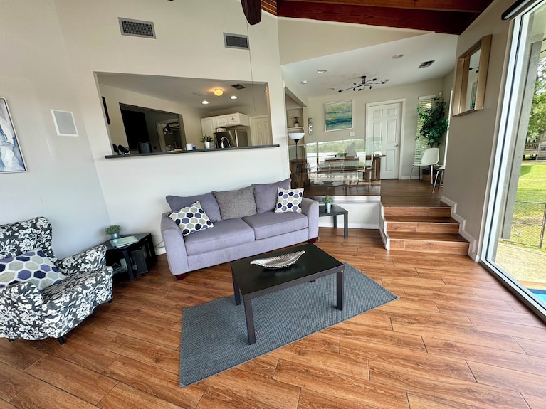 Riverfront Home In Houston With Private Pool And Hot Tub - Baytown, TX