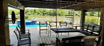 Riverfront Home in Houston with private pool and hot tub