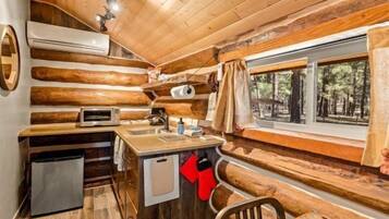 Micro-ondes, cafetiĂšre/bouilloire