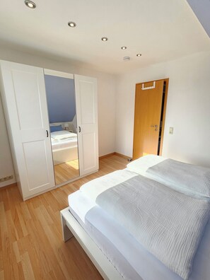 1 Schlafzimmer, Schreibtisch, Reisekinderbett, kostenloses WLAN