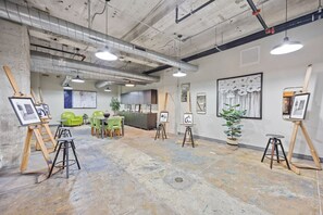 Interior - Beautiful Downtown Apt | Pool, Laundry, Parking (Dallas)