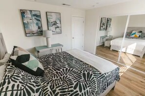 2 bedrooms, free WiFi, bed sheets - Beautiful Spacious Apartment Near Downtown LA (East Los Angeles)