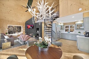 Televisión y chimenea 