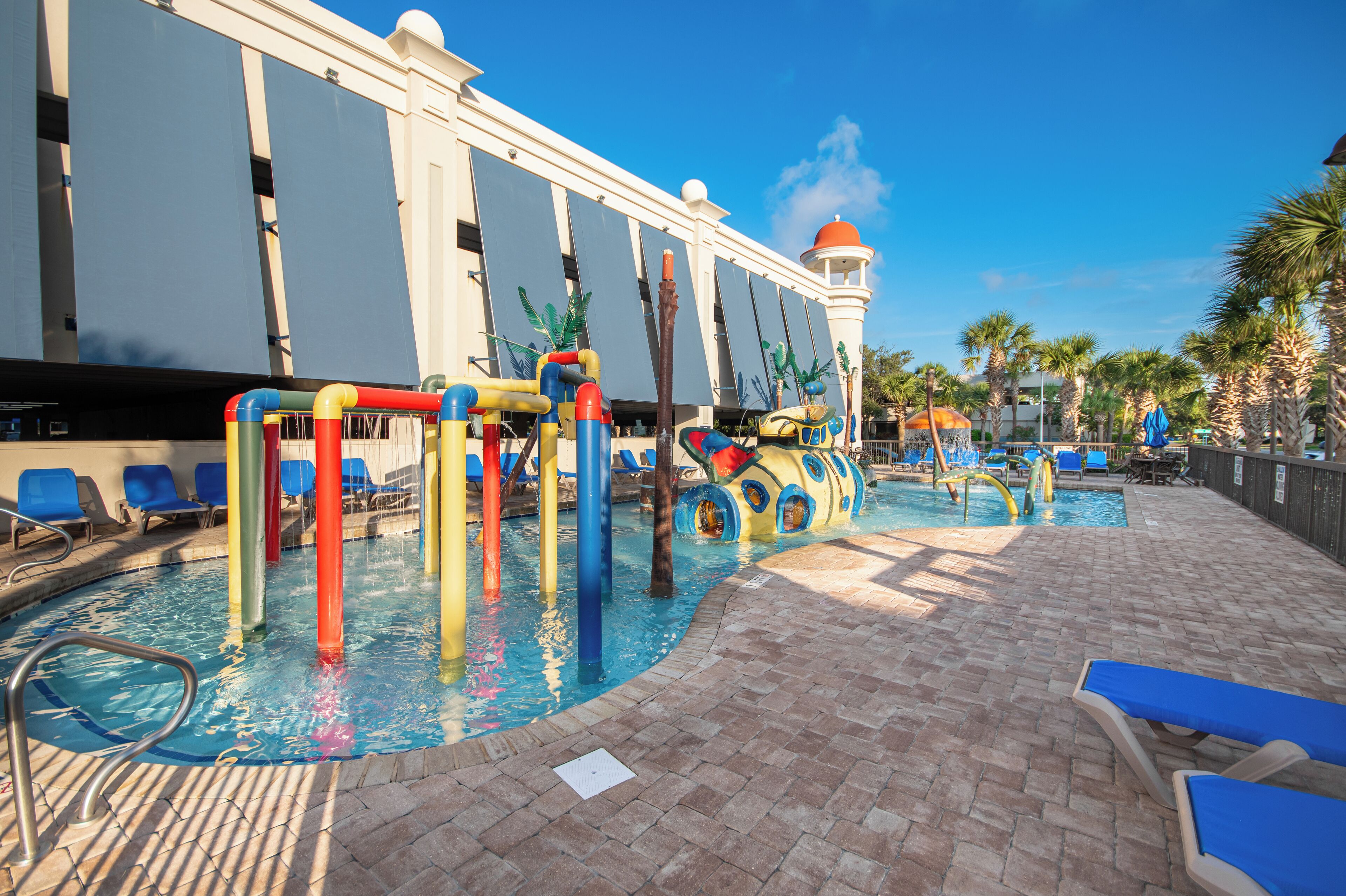 Inomhuspool och utomhuspool