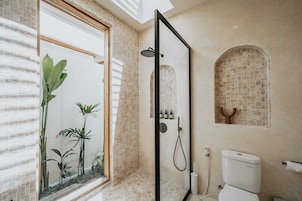 Deluxe Villa, 3 Bedrooms, Patio, Pool View | Bathroom | Free toiletries, hair dryer, towels, soap
