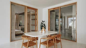 Vila Deluks, 3 kamar tidur, patio, pemandangan kolam renang | Ruang makan