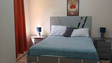 2 dormitorios, tabla de planchar con plancha, wifi y ropa de cama