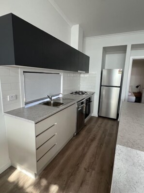 Comfort Cabin, Ocean View | Private kitchen