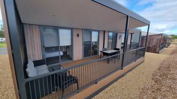 Deluxe Cabin, Balcony | Teres/patio