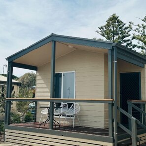 Basic Cabin, Balcony
