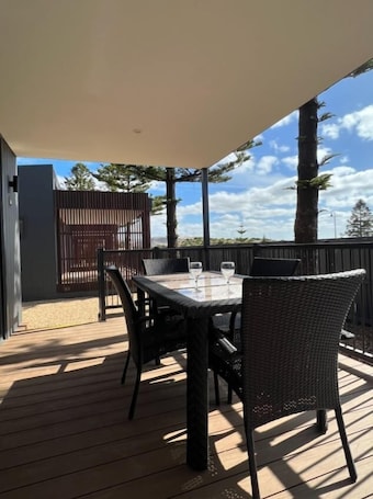 Comfort Cabin, Ocean View | Terrace/patio