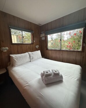 Basic Cabin, Balcony