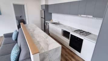 Deluxe-Ferienhütte, Balkon | Eigene Küche | Kühlschrank, Herdplatte, Kochgeschirr/Geschirr/Besteck