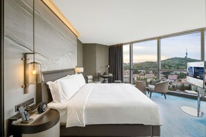 Habitación individual básica, vista a la ciudad | Escritorio, espacio para trabajar con laptop y cortinas blackout 