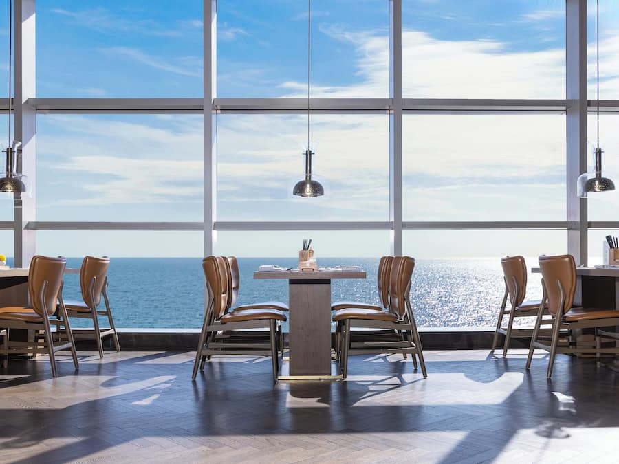 Daily buffet breakfast (CNY 198 per person)