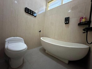 Standard-Villa | Badezimmer