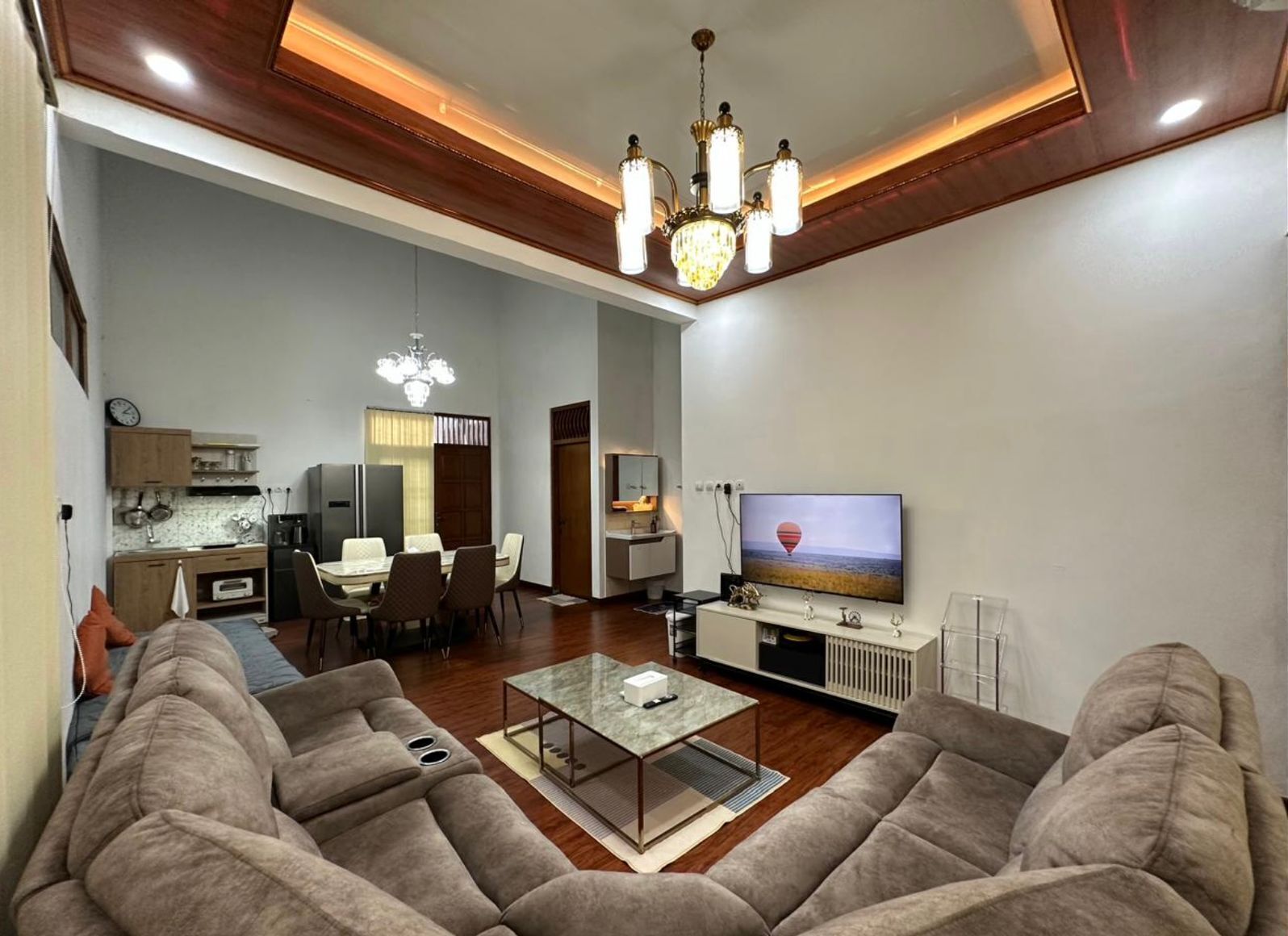 40 inci televisyen LED dengan kabel 