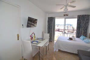 Tabla de planchar con plancha y internet 