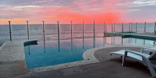 Casa de la Rana! Spacious 6-bedroom Beach Front house in Nuevo Mazatlán