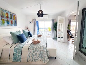 2 bedrooms, in-room safe, iron/ironing board, free WiFi