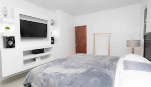 3 habitaciones, tabla de planchar con plancha, wifi y ropa de cama 
