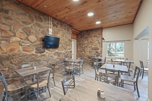 Dining - Refreshed Cades Cove Luxury Suite Kitchenette (Townsend)