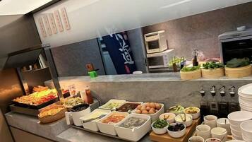 Daily self-serve breakfast (CNY 30 per person)