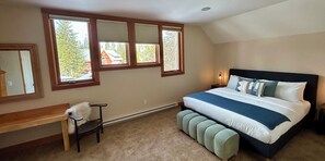 5 chambres, bureau, fer et planche à repasser, lit de bébé portatif