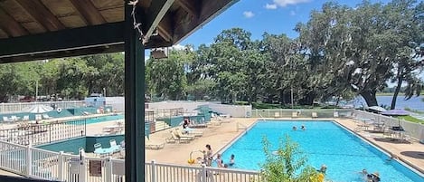 屋外プール、温水プール