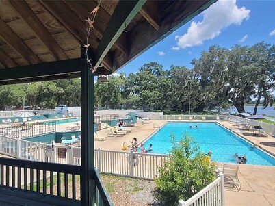 Charming 1-bedroom cottage in beautiful Salt Springs Resort on Lake Kerr