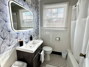 Hårtork, handdukar och toalettpapper