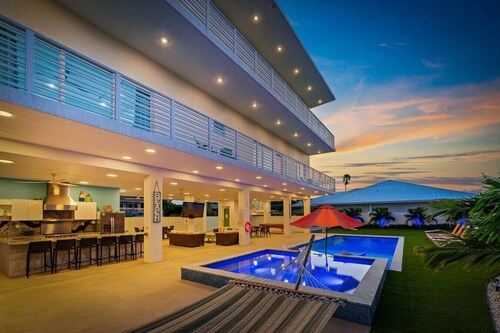 ASK 4 PROMO: Marathon Sombrero Beach  5 min to Beach, Pool, 70' Dock, Elevator