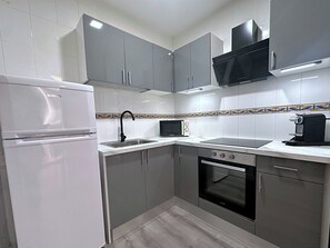 Fridge, microwave, oven, coffee/tea maker