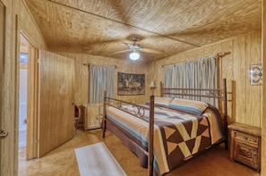 6 bedrooms, free WiFi, bed sheets